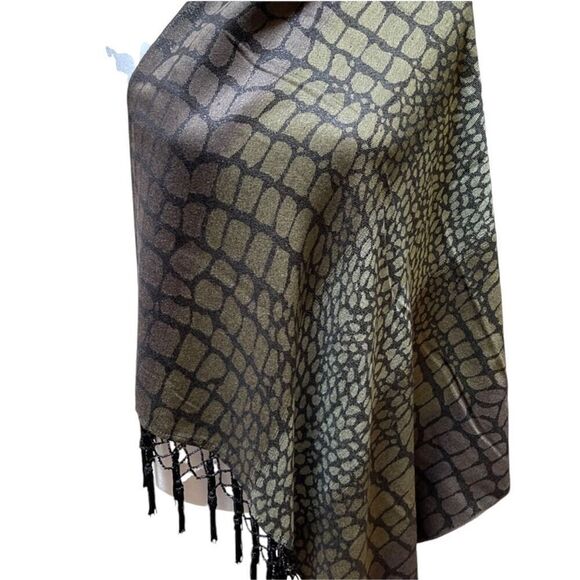 Chicos Scarf Shawl Reversible Beaded Tassels Green Snakeskin Large - Picture 1 of 8